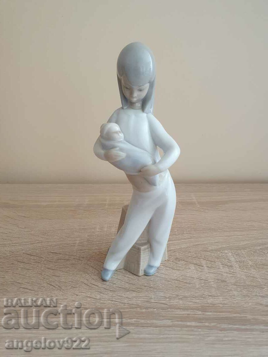 Spanish porcelain figure statuette DAO