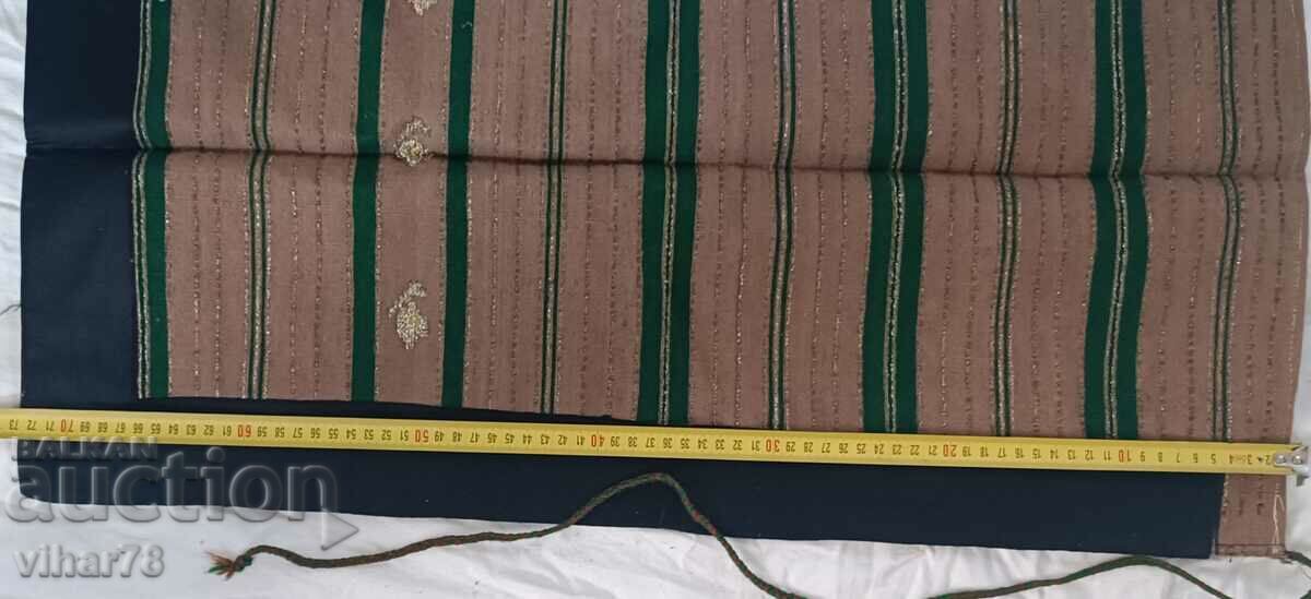 Un șorț cu preț € 59.99 | 117.33 BGN