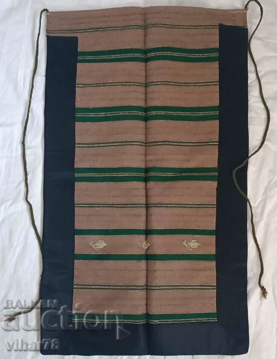 Delivery of An apron Delivery of An apron