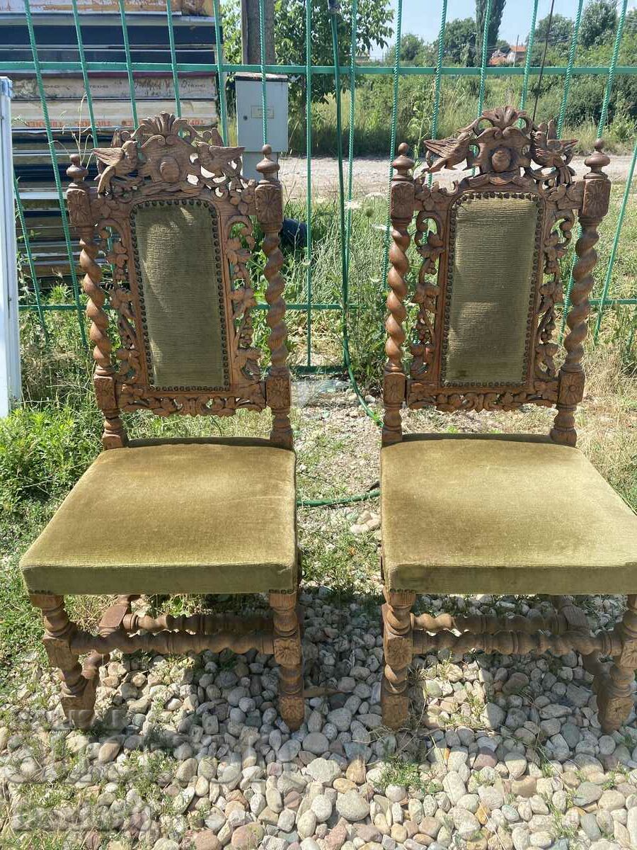 Două bucăți de scaune frumoase lucrate manual!!!