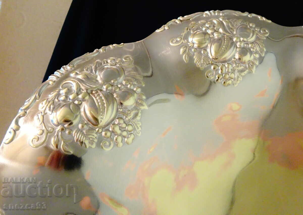 Auction Quist silver-plated fruit bowl, embossed fruits, 30 cm. Auction Quist silver-plated fruit bowl, embossed fruits, 30 cm.