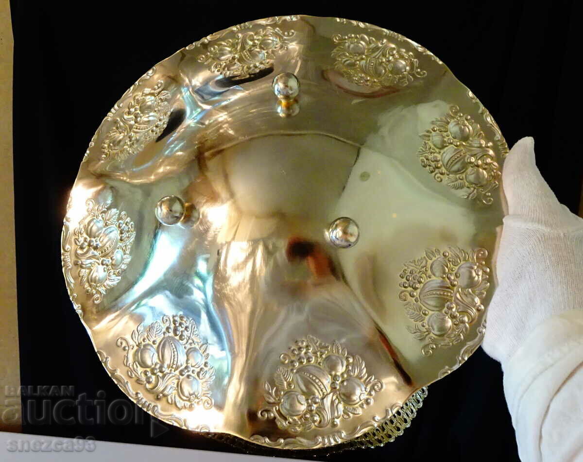 Delivery of Quist silver-plated fruit bowl, embossed fruits, 30 cm. Delivery of Quist silver-plated fruit bowl, embossed fruits, 30 cm.