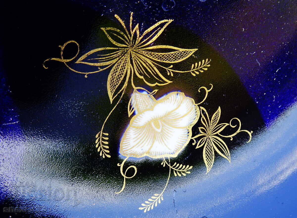 Auction Bavarian porcelain plate, gold, cobalt Auction Bavarian porcelain plate, gold, cobalt