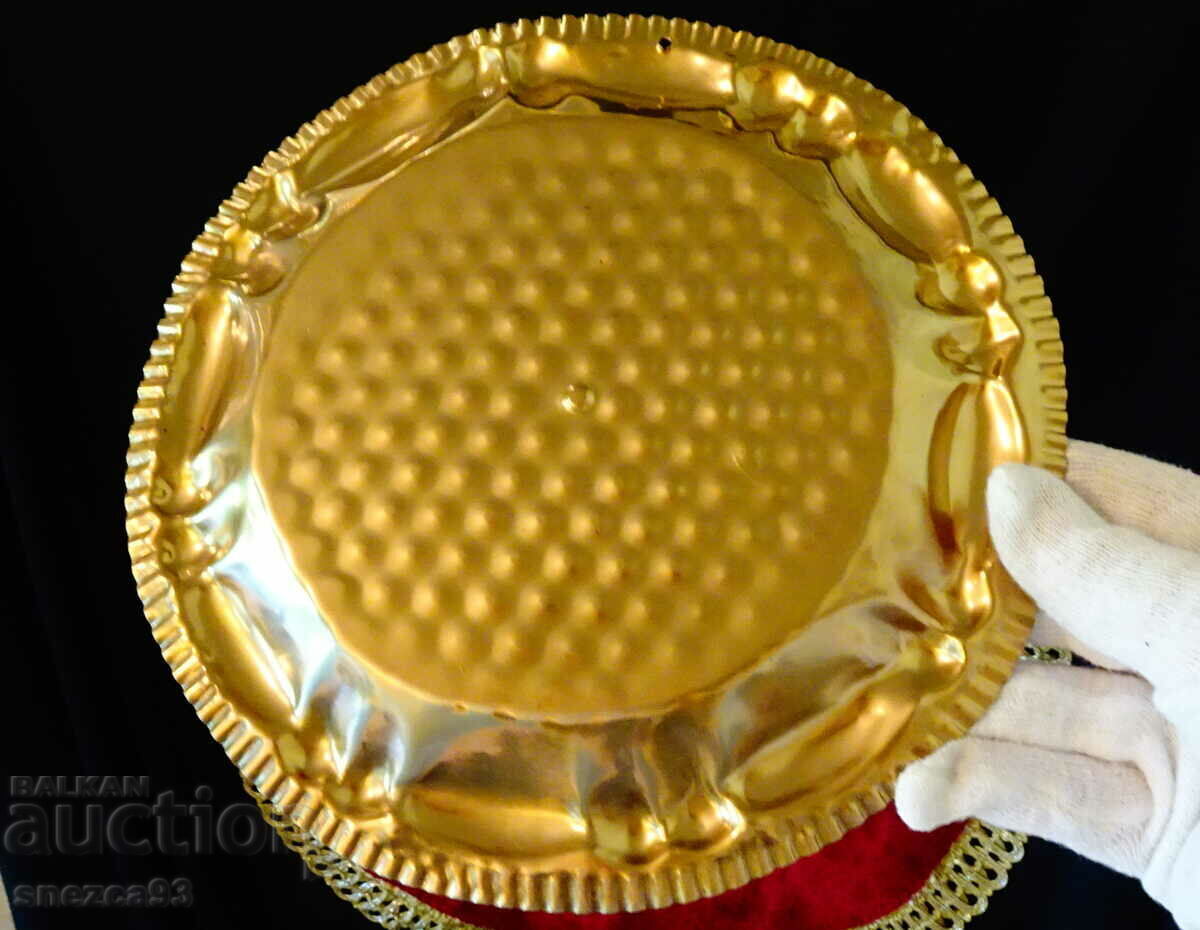 Auction Embossed plate, plate, panel 21.5 cm. Auction Embossed plate, plate, panel 21.5 cm.