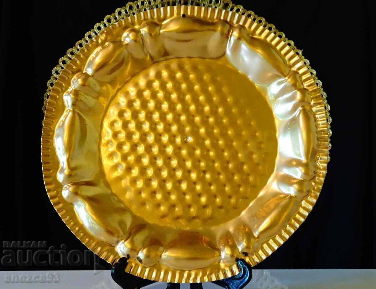 Delivery of Embossed plate, plate, panel 21.5 cm. Delivery of Embossed plate, plate, panel 21.5 cm.