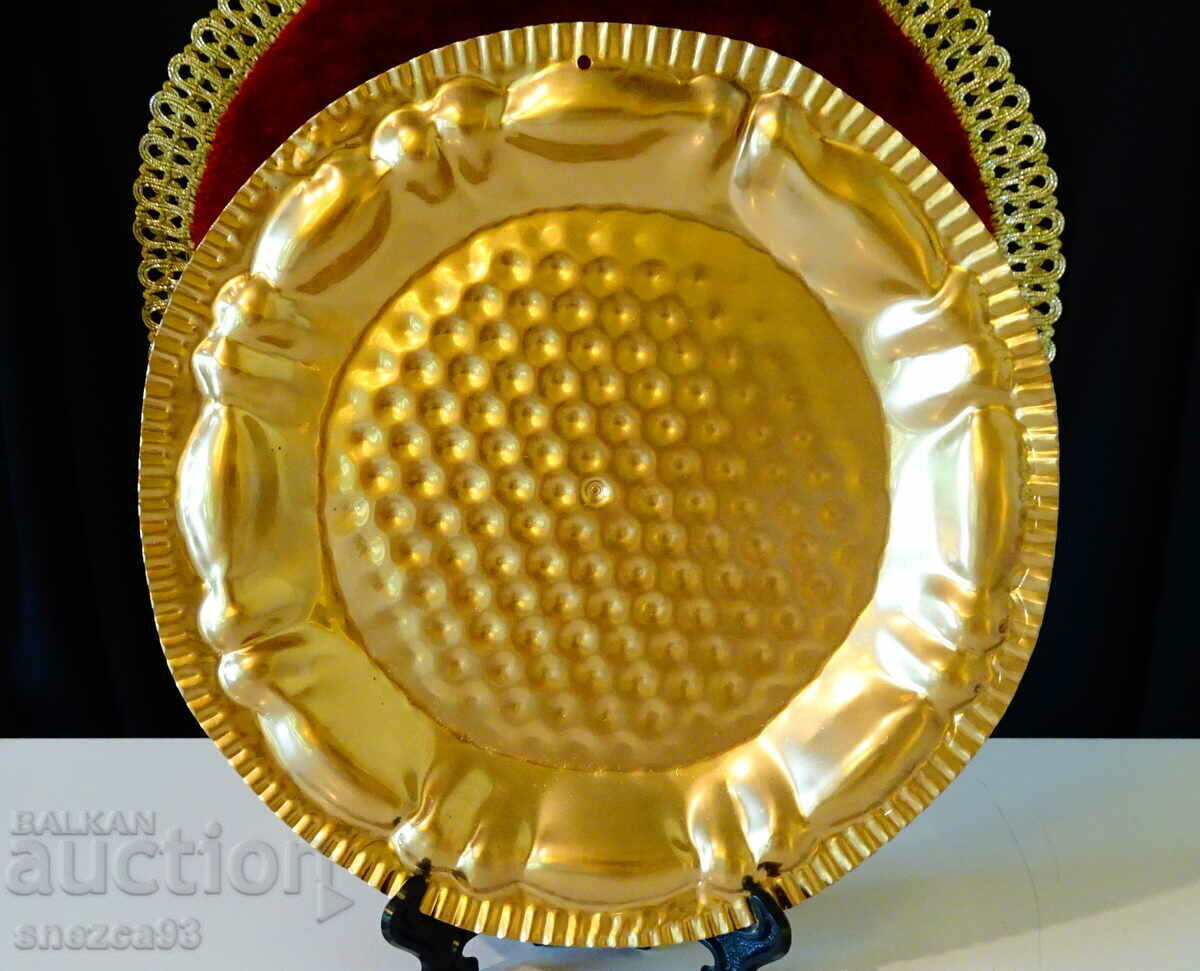 Embossed plate, plate, panel 21.5 cm. Embossed plate, plate, panel 21.5 cm.