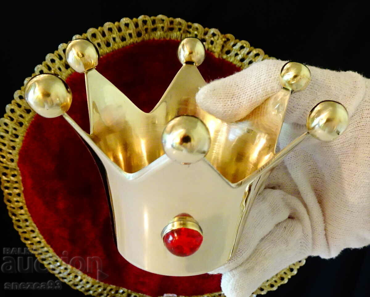 Bronze jewelry box, candlestick, crown with stones - 6