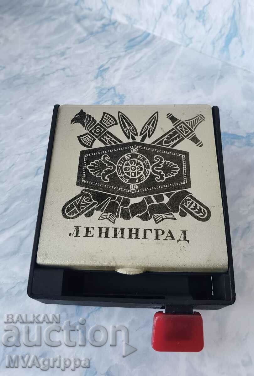 Veche cutie de țigări sovietică Leningrad