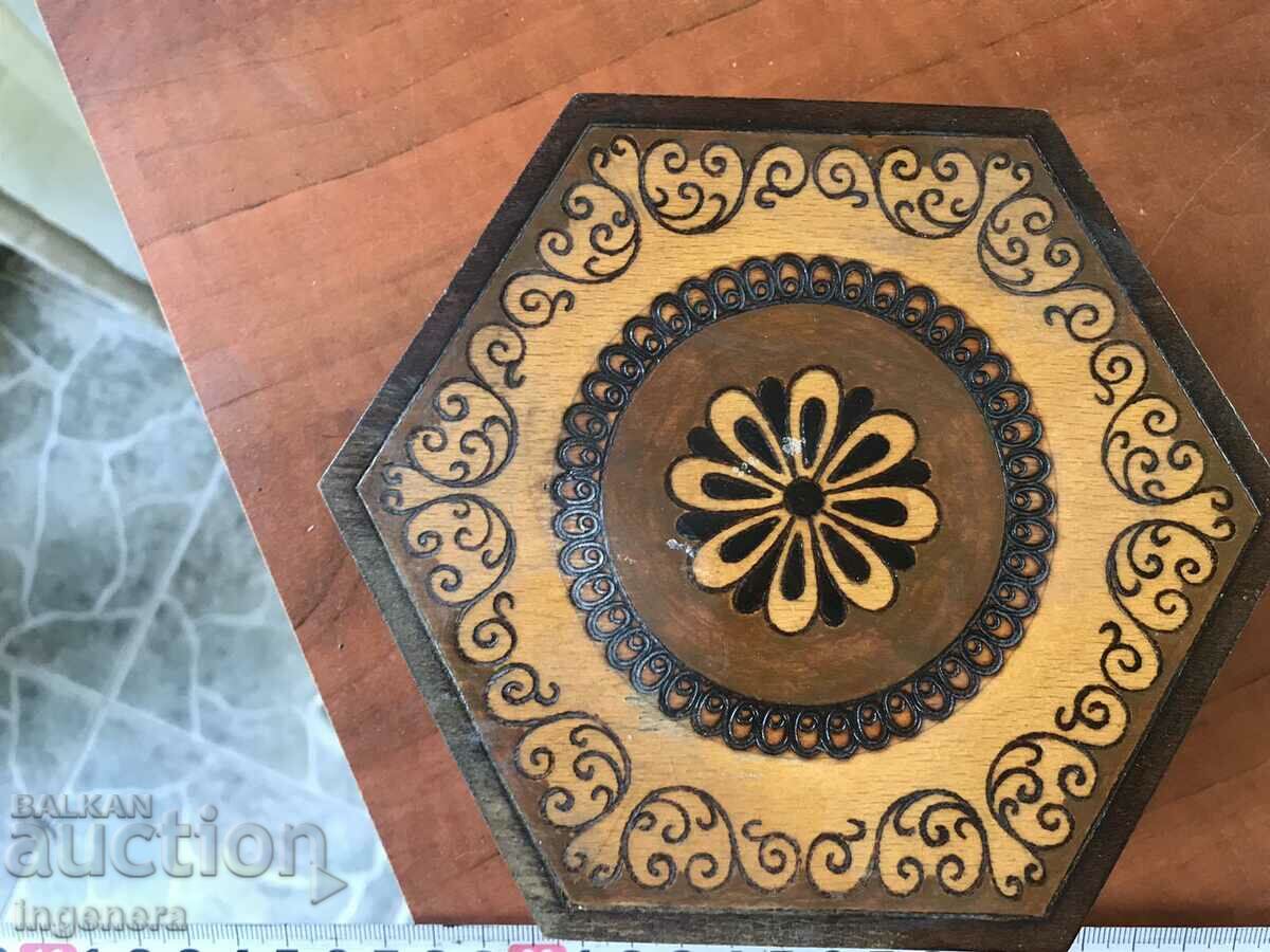 BOX WOOD PYROGRAPH DRAWING ANTIQUE FROM SOCA MOSTRA with price 36.00 BGN | € 18.41 BOX WOOD PYROGRAPH DRAWING ANTIQUE FROM SOCA MOSTRA with price 36.00 BGN | € 18.41