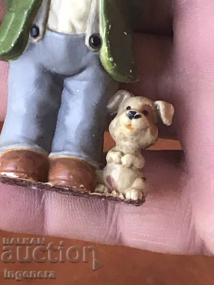 Auction  PORCELAIN FIGURE STATUE