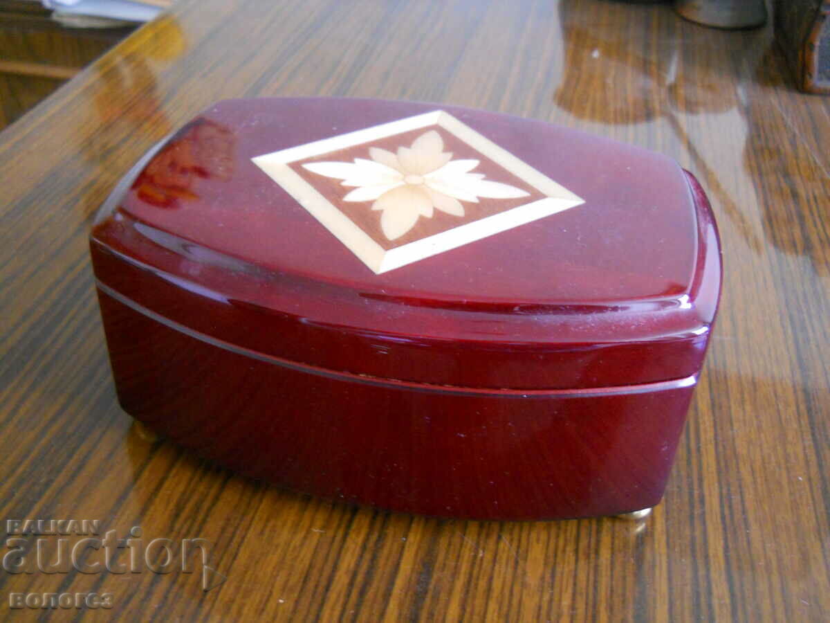 Луксозна махагонова кутия за бижута