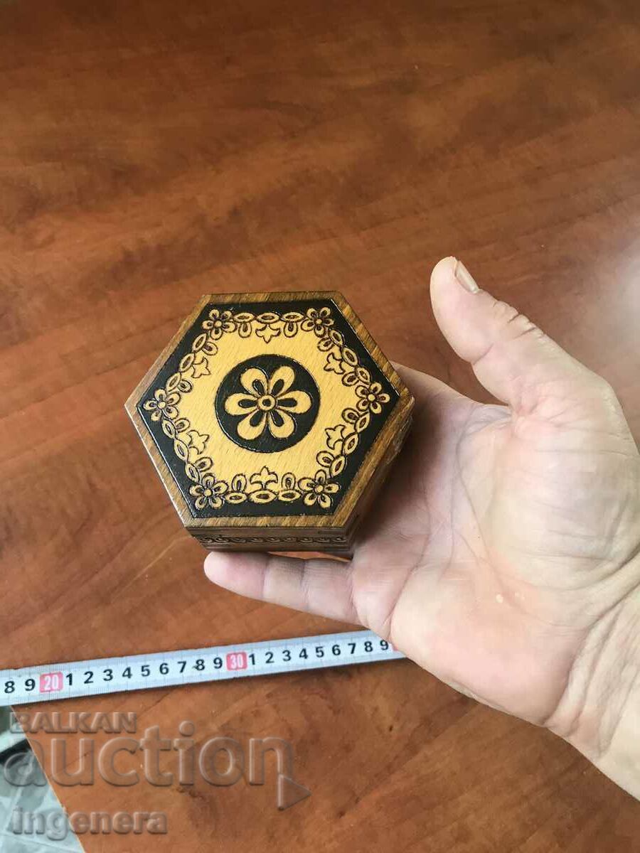 Delivery of BOX WOOD PYROGRAPH DRAWING ANTIQUE FROM SOCA MOSTRA