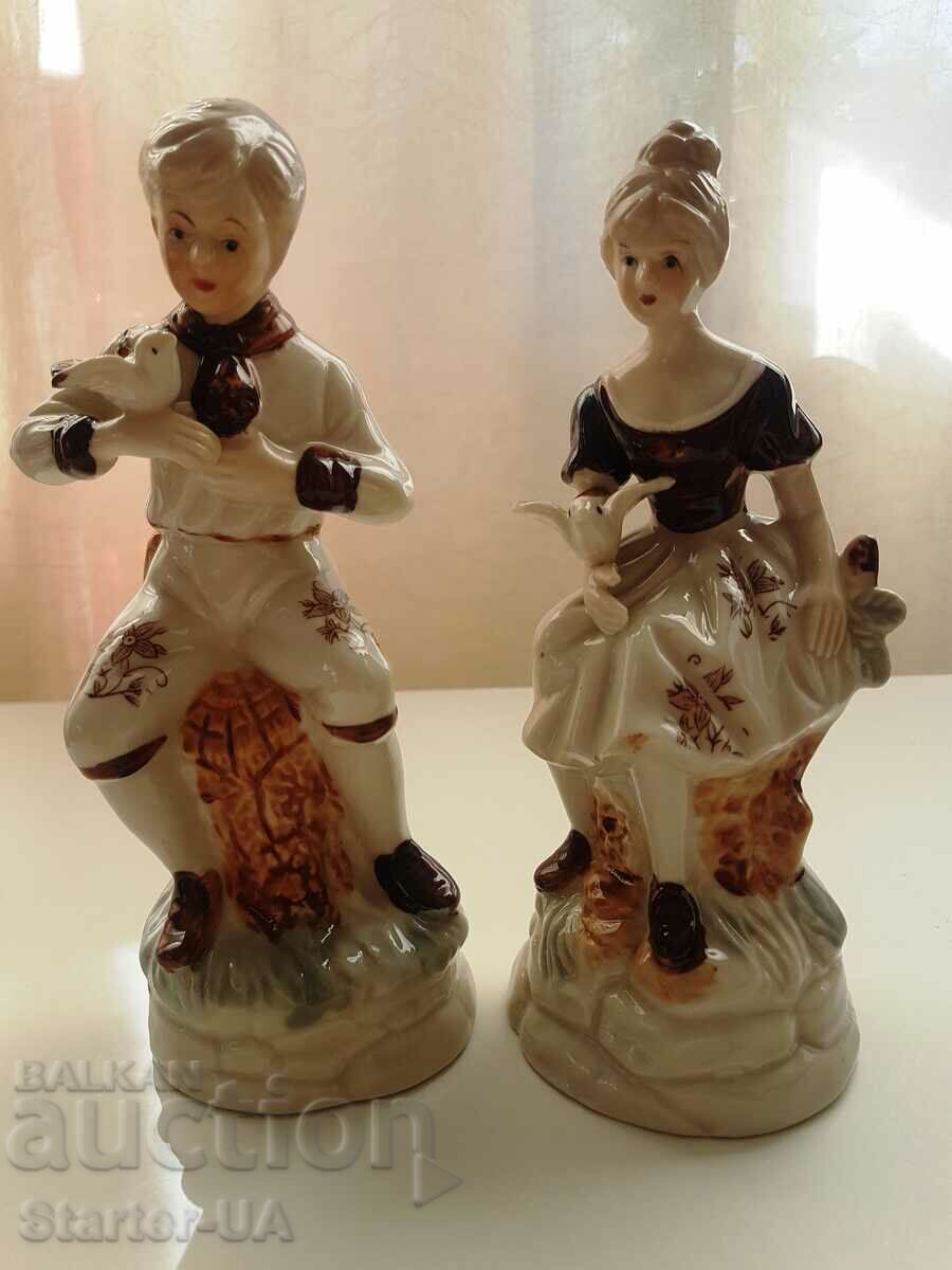 A beautiful pair of porcelain figures.