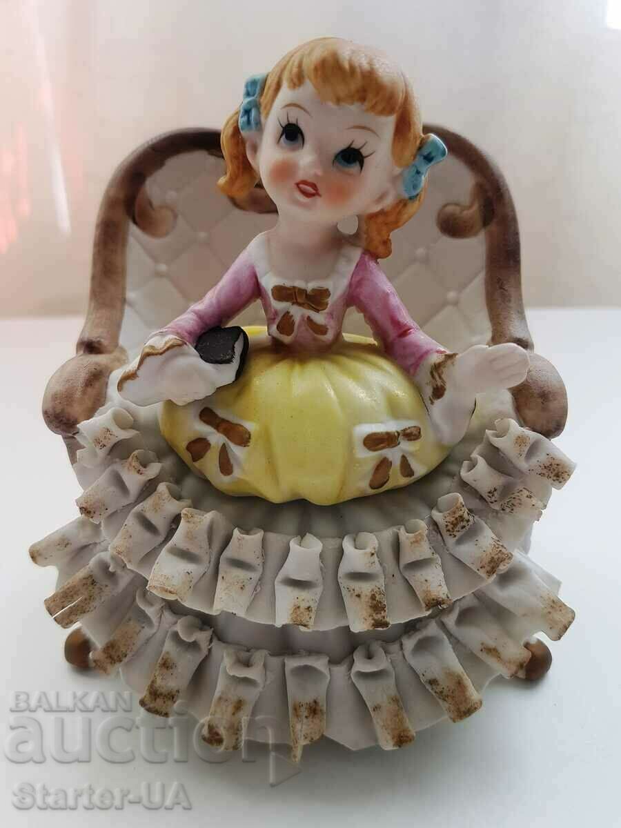 Beautiful ceramic figure with markings !!!