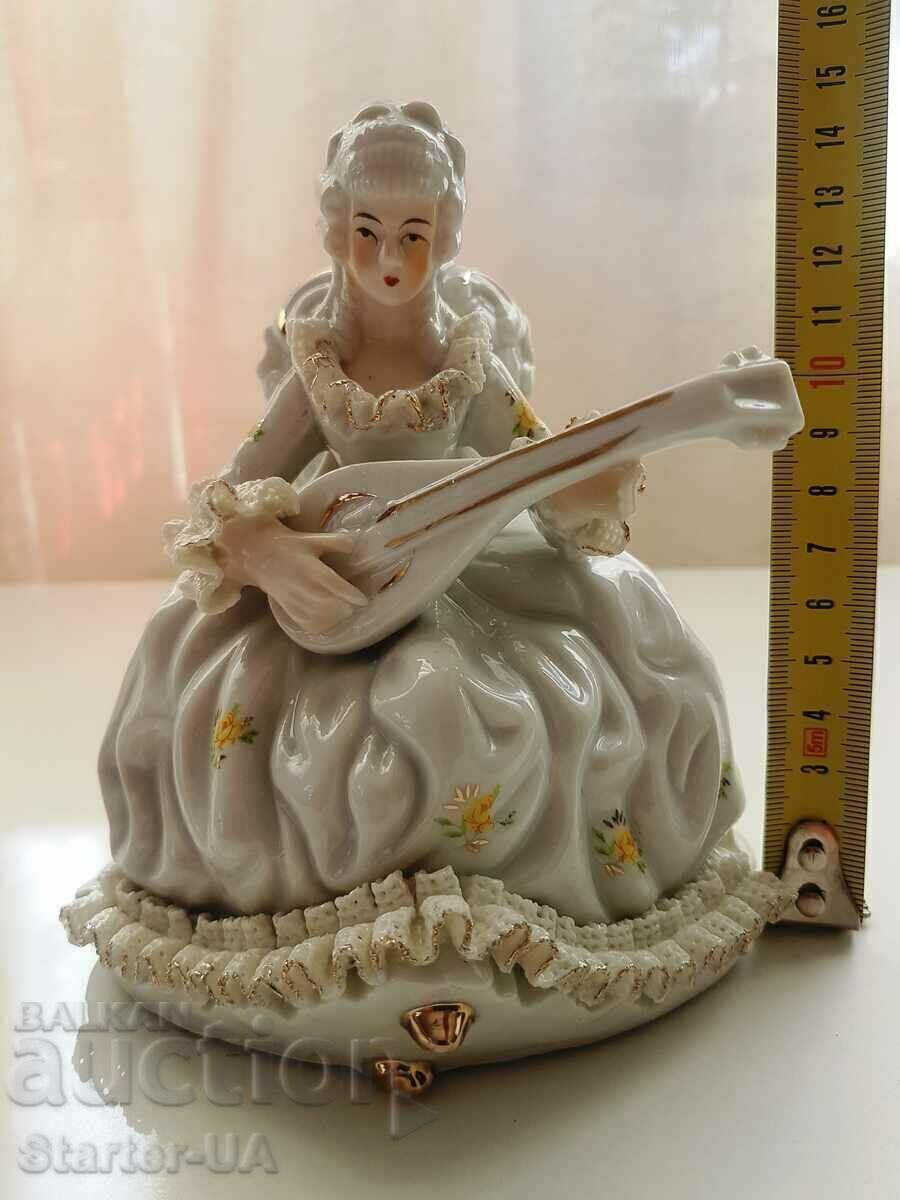 A beautiful porcelain figure of a lady with a musical instrument. - 6 A beautiful porcelain figure of a lady with a musical instrument. - 6