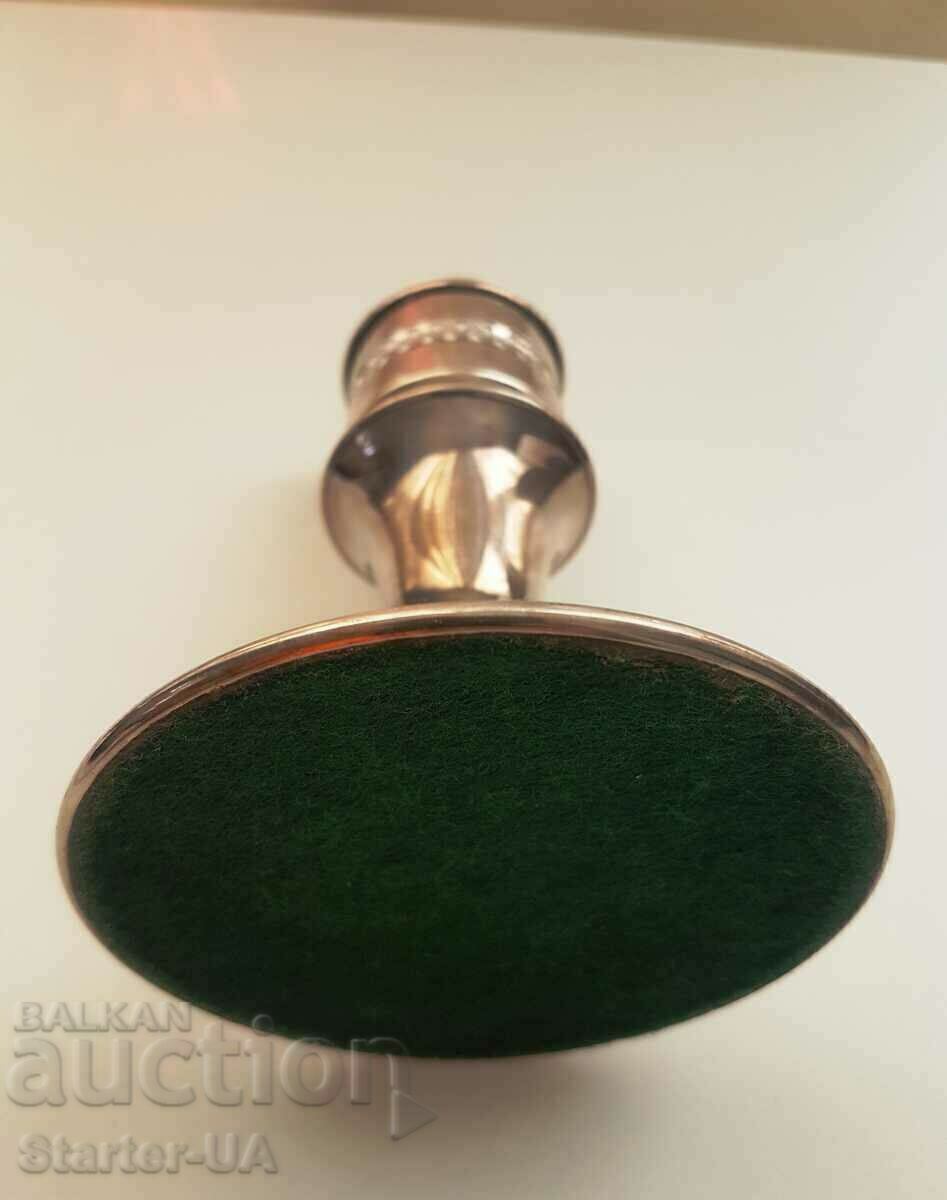 Auction 2 pieces of beautiful metal candlesticks Auction 2 pieces of beautiful metal candlesticks