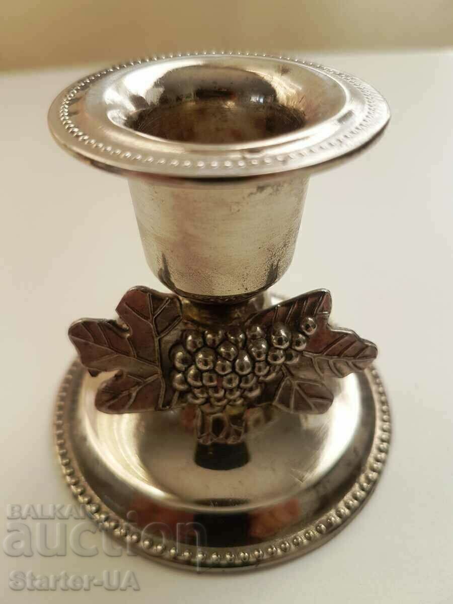 Delivery of 2 pieces of beautiful metal candlesticks Delivery of 2 pieces of beautiful metal candlesticks