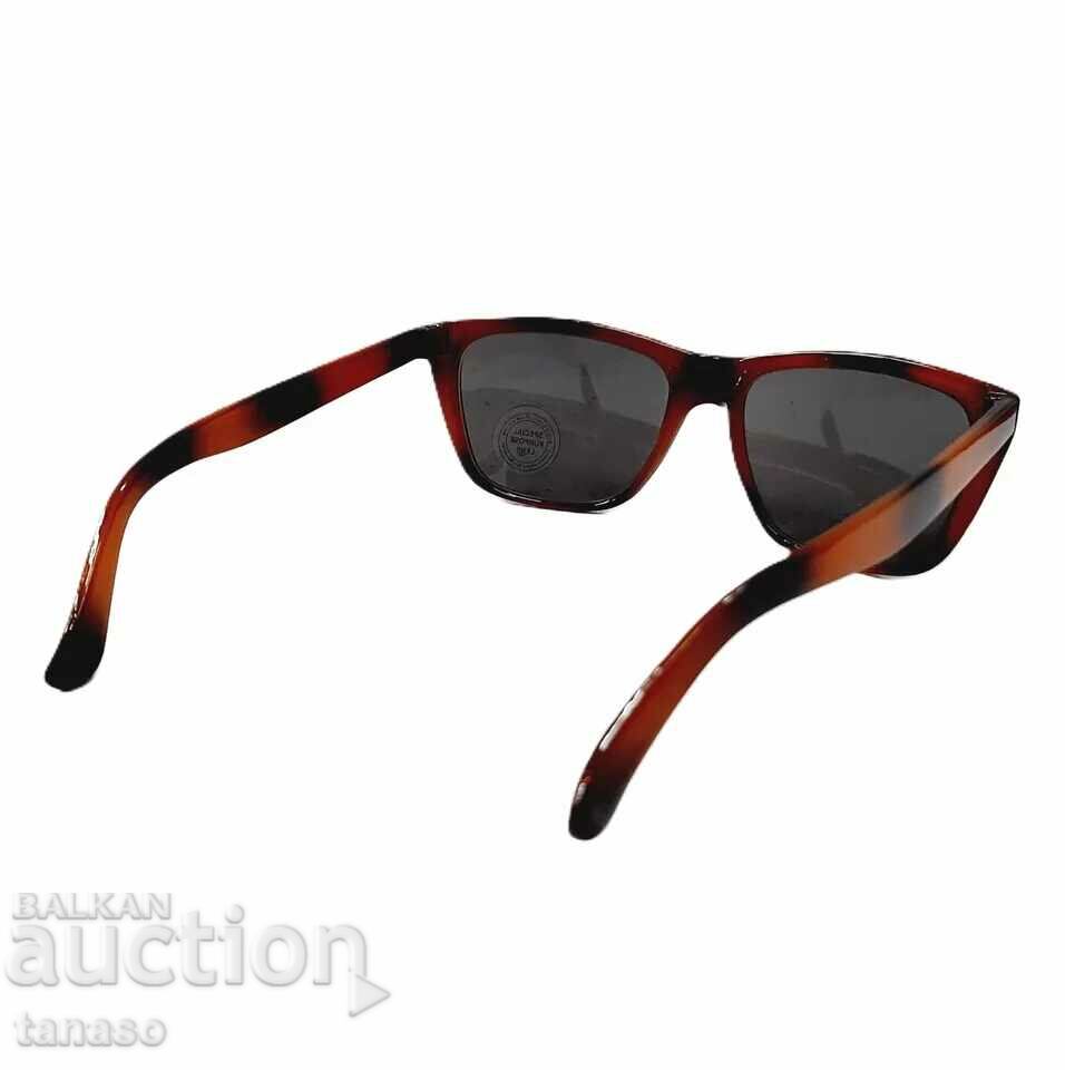 Ochelari de soare polarizați UV400 pentru bărbați cu preț 10.00 BGN | € 5.11 Ochelari de soare polarizați UV400 pentru bărbați cu preț 10.00 BGN | € 5.11