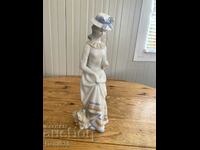 Extremely beautiful porcelain figure statuette !!!!!
