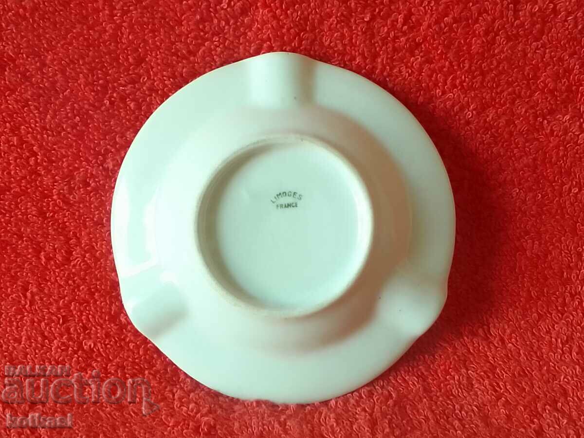 Delivery of Porcelain ashtray gilt Eiffel Tower LIMOGES Franse Delivery of Porcelain ashtray gilt Eiffel Tower LIMOGES Franse