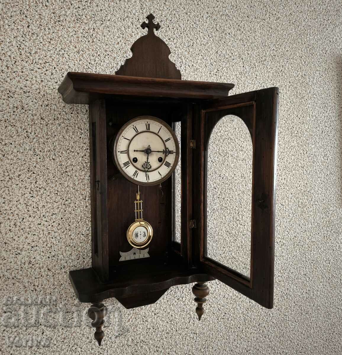 Παλαιό γαλλικό ρολόι τοίχου.