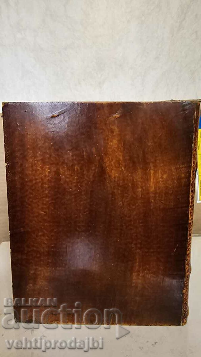 Auction Decoration-books with a lion Auction Decoration-books with a lion