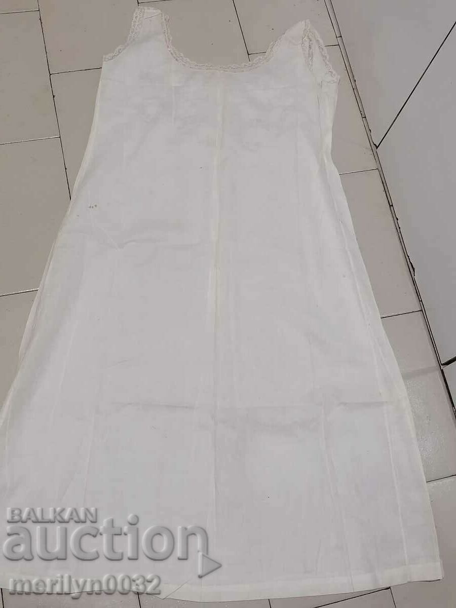 Auction Old women's shirt nightgown jumpsuit costume chaise longue Auction Old women's shirt nightgown jumpsuit costume chaise longue