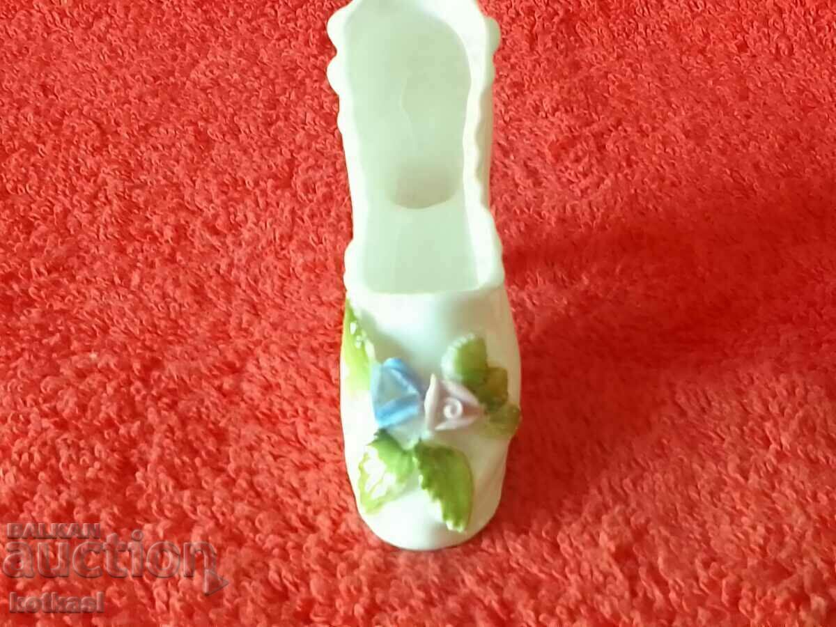 Δημοπρασία Παλιά πορσελάνινη φιγούρα γυναικείου παπουτσιού με λουλούδια Δημοπρασία Παλιά πορσελάνινη φιγούρα γυναικείου παπουτσιού με λουλούδια