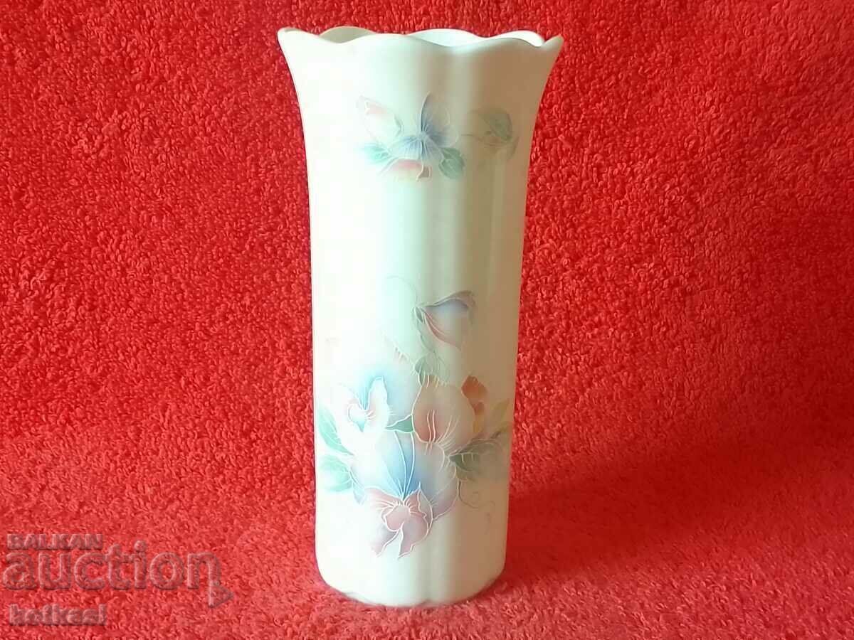 Old porcelain Vase ENGLAND AYNSLEY Embossed surface Old porcelain Vase ENGLAND AYNSLEY Embossed surface