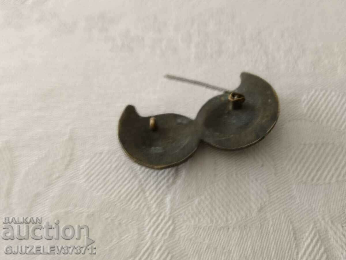 Auction  Old brooch, bronze jewelry