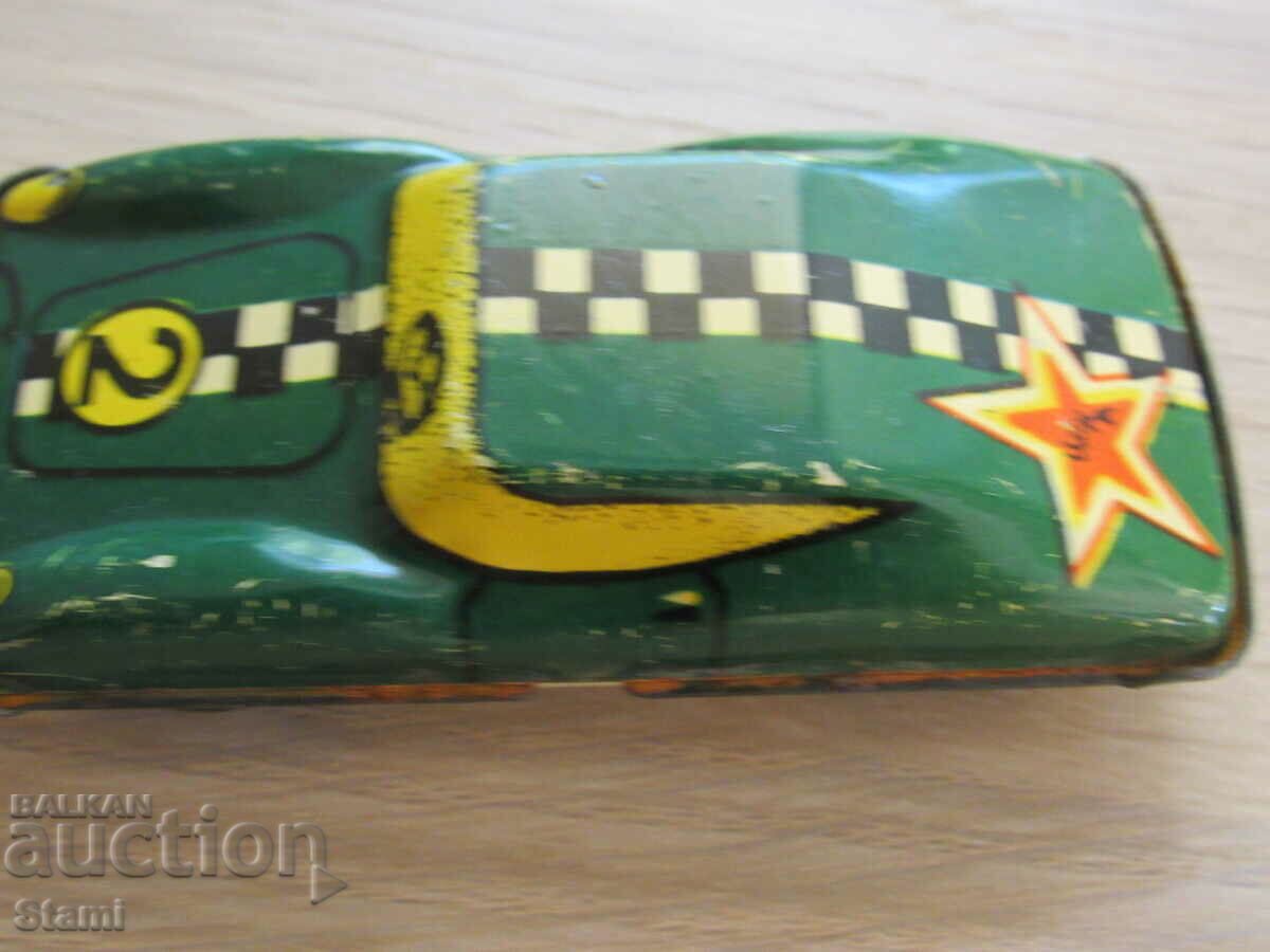 Auction Collectible metal cart Auction Collectible metal cart