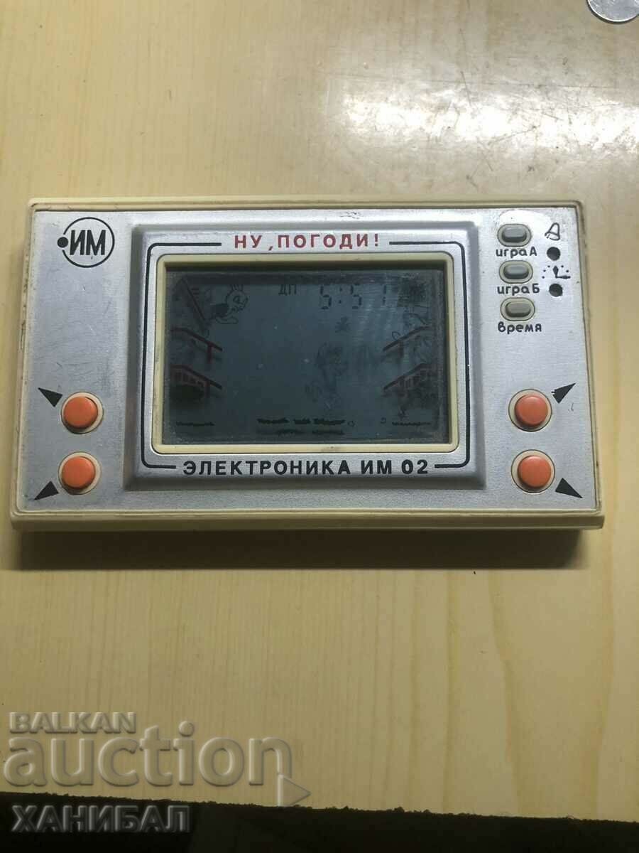OLD ELECTRONIC GAME
