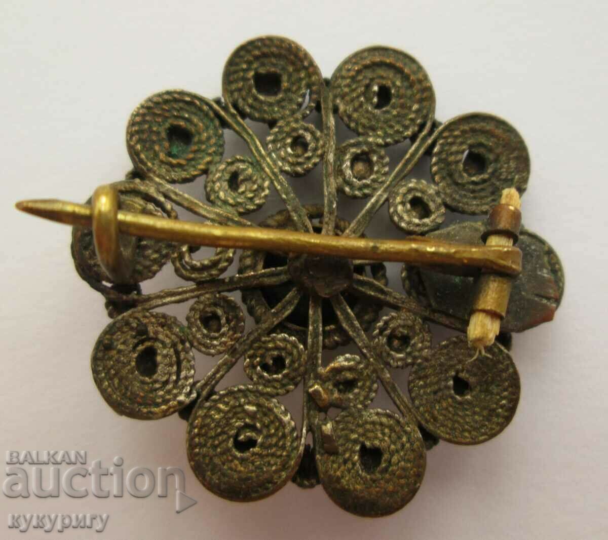 Auction Old Renaissance filigree women's brooch 19th century Auction Old Renaissance filigree women's brooch 19th century