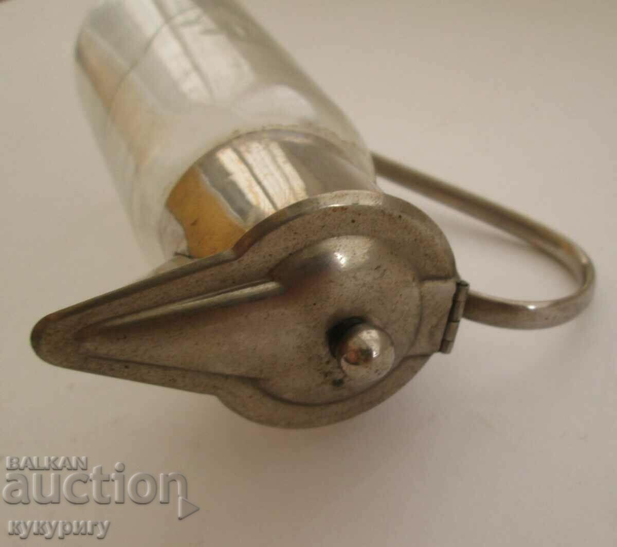 Παλιά γυάλινη κανάτα της δεκαετίας του 1930 με τιμή 50.00 BGN | € 25.56