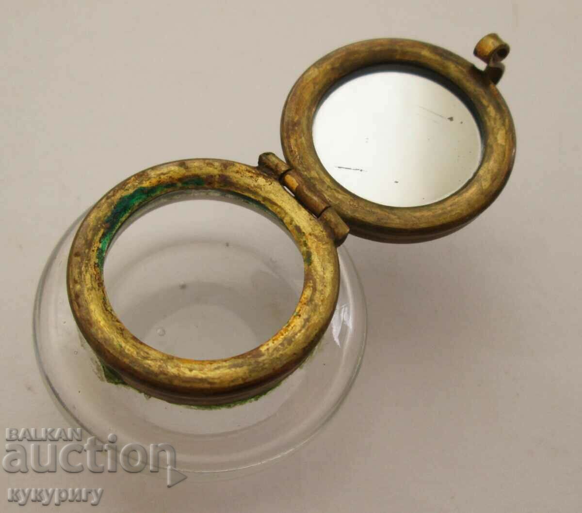 Auction Old small ladies glass makeup case with lid Auction Old small ladies glass makeup case with lid