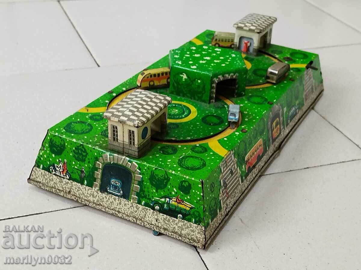 Το παιδικό παιχνίδι από τσίγκινα τελειώνει με το κλειδί να μην λειτουργεί με τιμή 52.00 BGN | € 26.59 Το παιδικό παιχνίδι από τσίγκινα τελειώνει με το κλειδί να μην λειτουργεί με τιμή 52.00 BGN | € 26.59