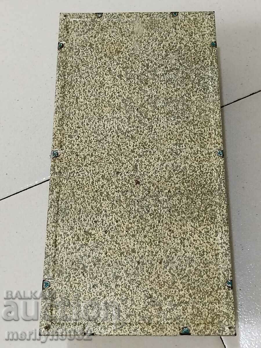 Παράδοση Το παιδικό παιχνίδι από τσίγκινα τελειώνει με το κλειδί να μην λειτουργεί Παράδοση Το παιδικό παιχνίδι από τσίγκινα τελειώνει με το κλειδί να μην λειτουργεί