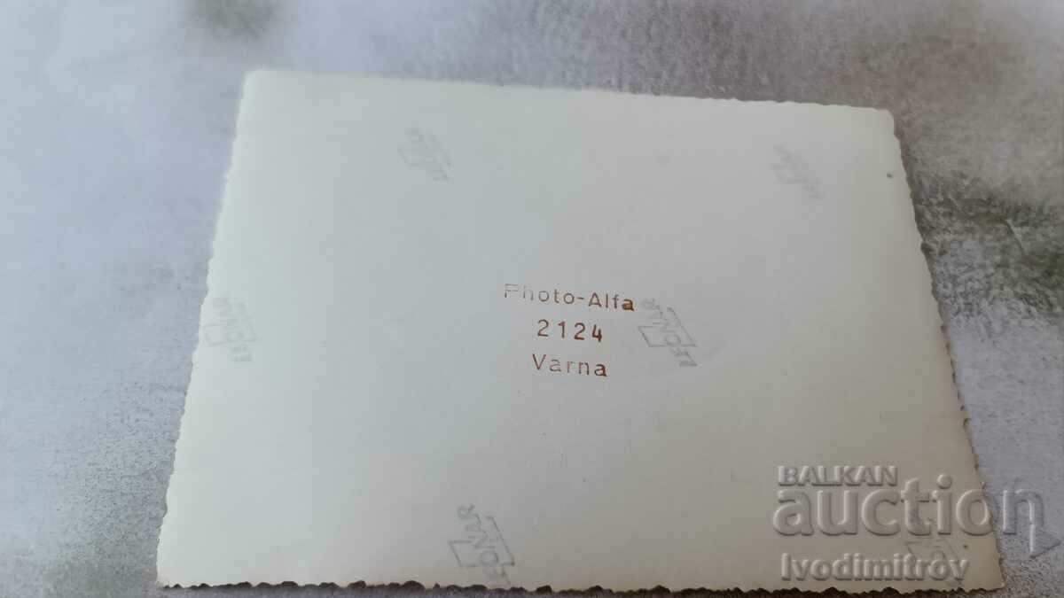 Photo Varna Young men and women by the pool with price 3.45 BGN | € 1.76 Photo Varna Young men and women by the pool with price 3.45 BGN | € 1.76