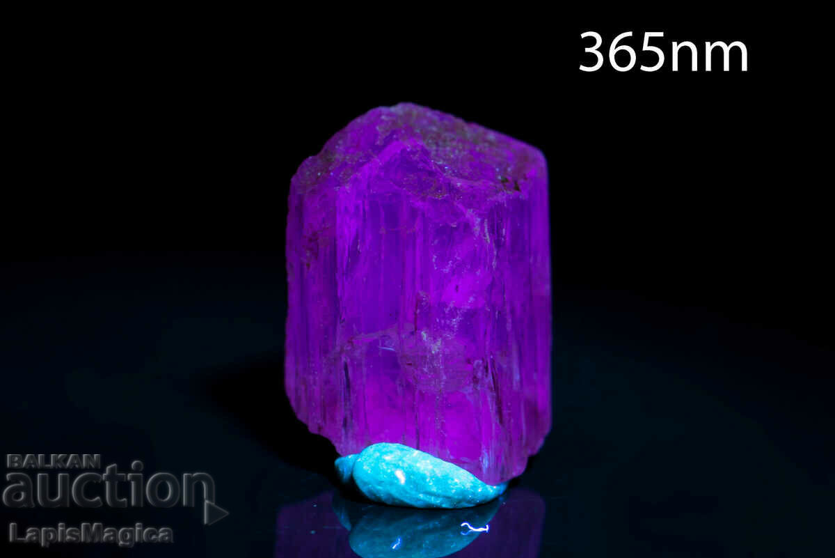 Fluorescent Scapolite 18.5ct #14 with price 9.00 BGN | € 4.60 Fluorescent Scapolite 18.5ct #14 with price 9.00 BGN | € 4.60