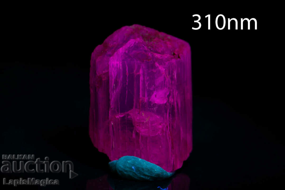Auction Fluorescent Scapolite 18.5ct #14 Auction Fluorescent Scapolite 18.5ct #14