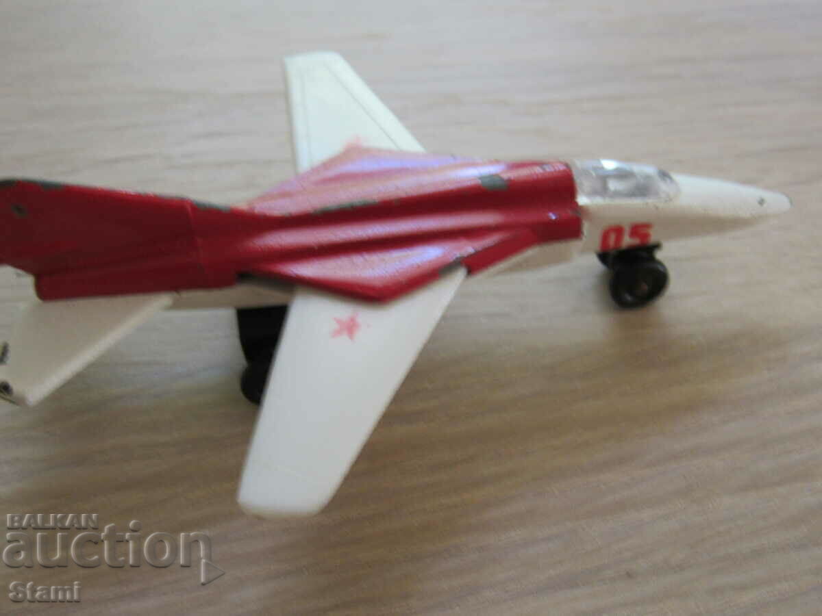 Колекционерски самолет 05,1987 година с цена 35.00 лв. | € 17.90 Колекционерски самолет 05,1987 година с цена 35.00 лв. | € 17.90