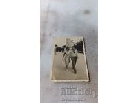 Foto Stalin Un tânăr și o fată la intrarea în Grădina Mării