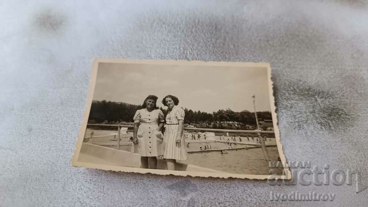 Photo Varna Two young women on the pier