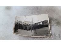 Снимка Строени офицери и войници на площада