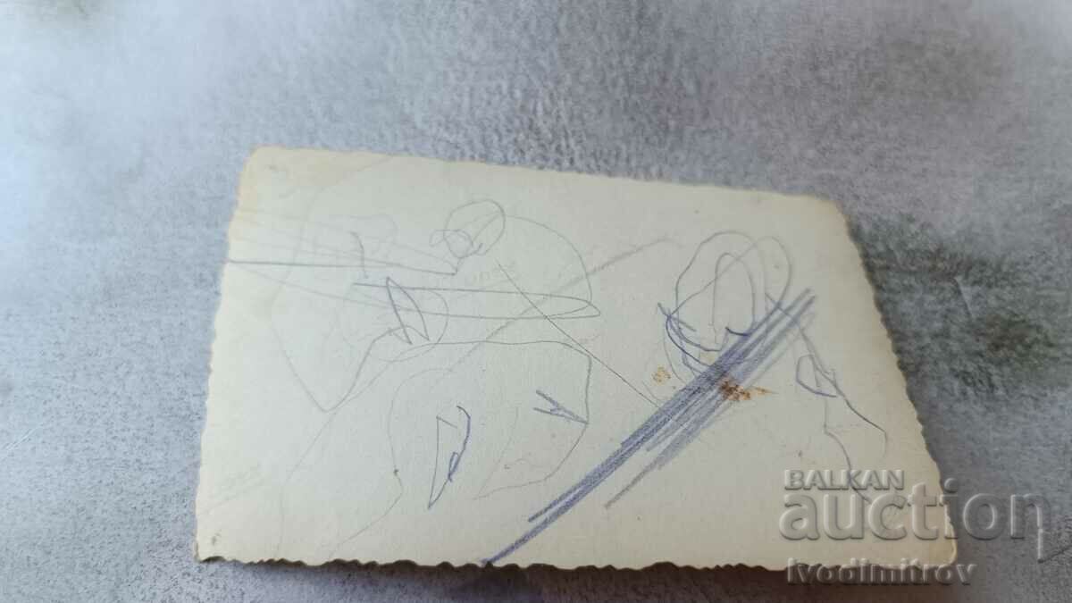 Photo Young men and women on the beach with price 1.85 BGN | € 0.95 Photo Young men and women on the beach with price 1.85 BGN | € 0.95