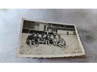 Снимка Младежи и девойки на плажа
