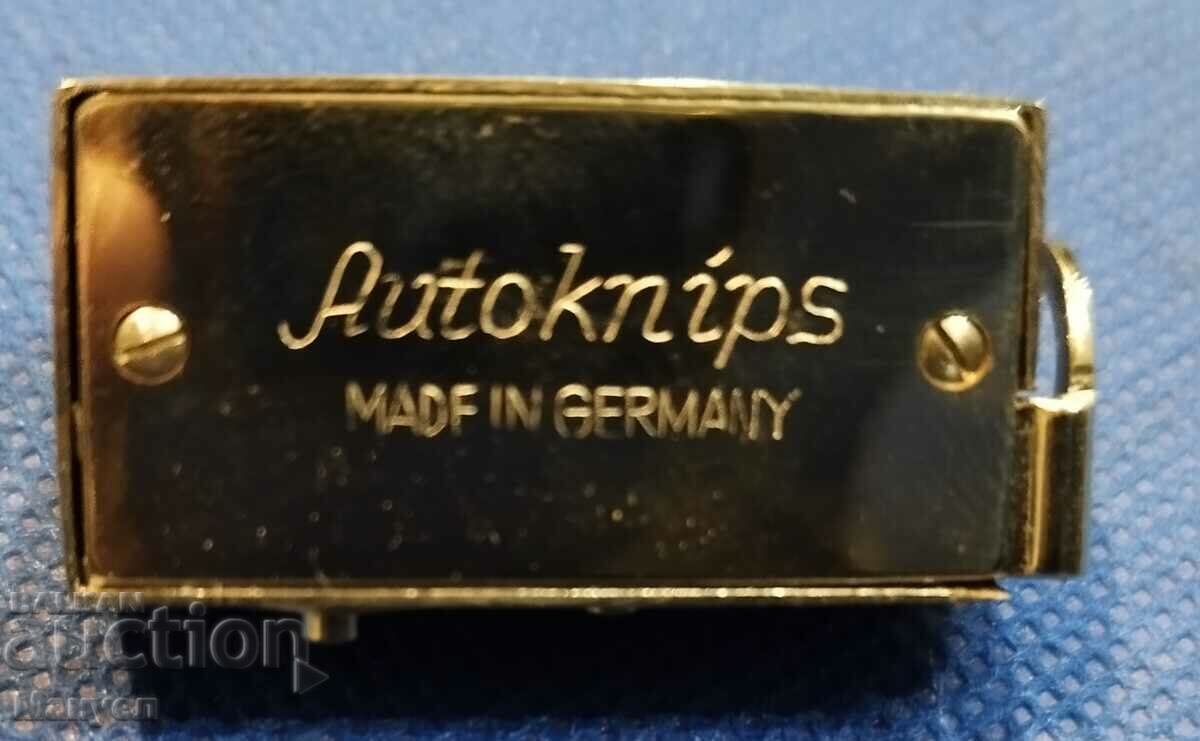 Δημοπρασία Παλιά αυτόματη φωτογραφική μηχανή, αυτόματη εκκίνηση. Δημοπρασία Παλιά αυτόματη φωτογραφική μηχανή, αυτόματη εκκίνηση.