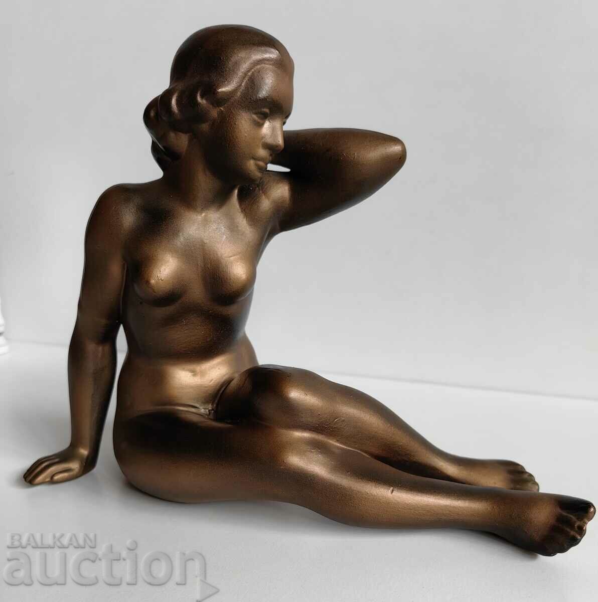 LARGE CERAMIC FIGURE OF A NAKED WOMAN HEALTHY STATUETTE