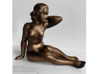 LARGE CERAMIC FIGURE OF A NAKED WOMAN HEALTHY STATUETTE