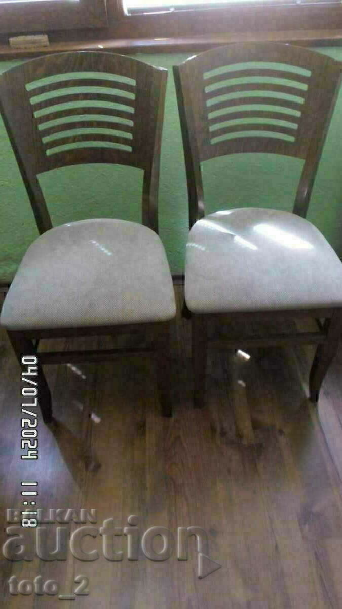 2 SCAUNE MASSIVE DE BUCATARIE-REDUCERE!!! 2 SCAUNE MASSIVE DE BUCATARIE-REDUCERE!!!